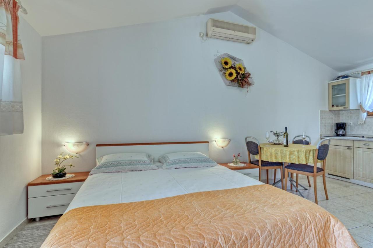 Apartmets Slavica 1644 Banjole Exterior foto