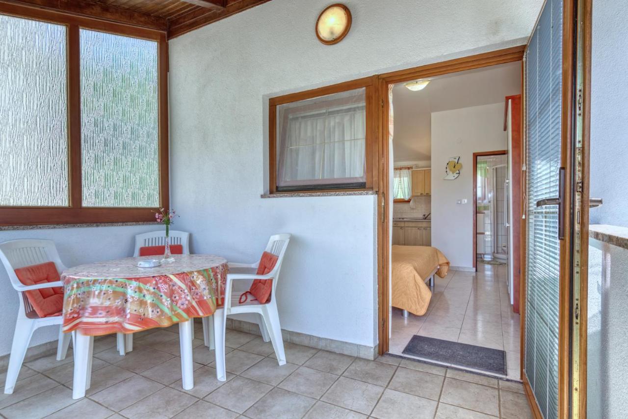 Apartmets Slavica 1644 Banjole Exterior foto